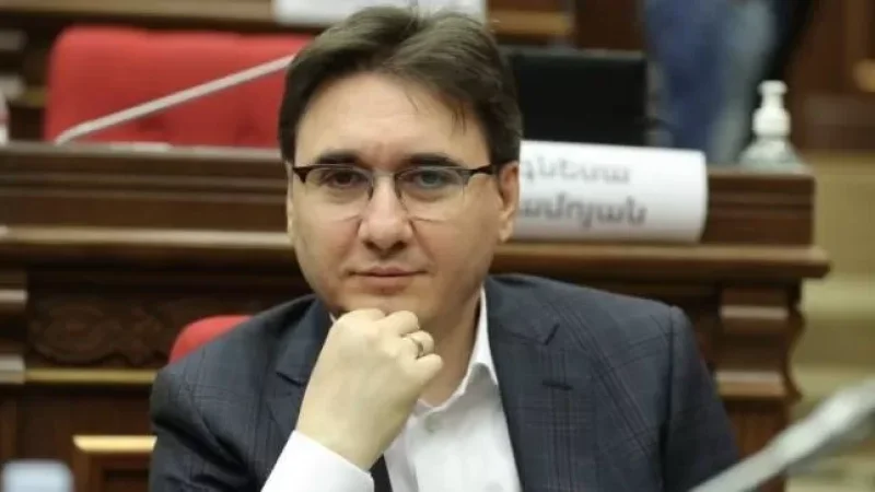 Պատգամավոր Արմեն Գևորգյանին թույլ չեն տվել օդանավ բարձրանալ. «Հրապարակ»