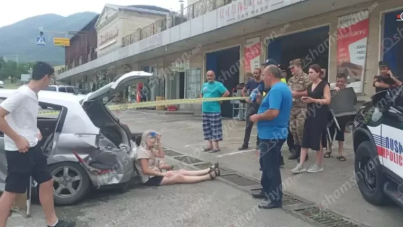 Photos: Collision Between Mercedes and Nissan Leaves 5 Injured