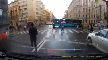 18+ ՏԵՍԱՆՅՈՒԹ. Վարորդի համար կուրծքը մերկացրած աղջիկը բացատրել է իր արարքը. ՌԴ