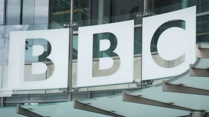 BBC-ի հաղորդավարը անչափահասի հետ ունեցած ինտիմ շփման պատճառով հեռացվել է եթերից