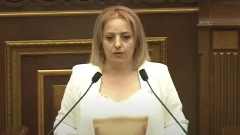 Վիգեն Խաչատրյանին ԱԺ-ում կփոխարինի Անուշ Քլոյանը. նա երդվեց