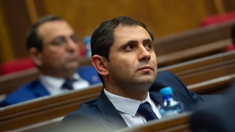 Սուրեն Պապիկյանին ուղեկցող ավտոմեքենան վթարի չի ենթարկվել. ՊՆ