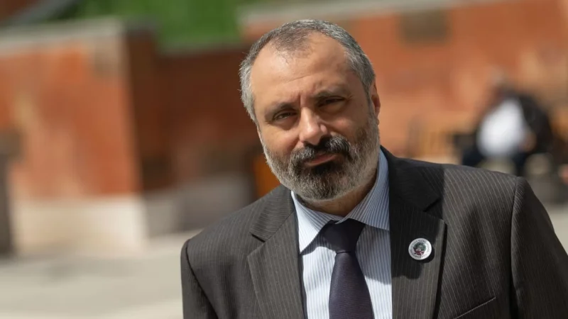 Ժողովուրդն ու երկիրը վտանգի տակ են. Դավիթ Բաբայանը Ստեփանակերտի կենտրոնական հրապարակում հավաքվելու կոչ է անում