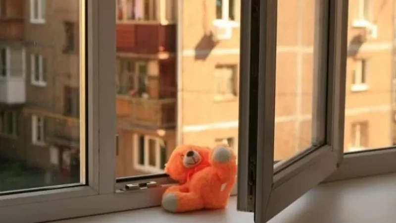 Գյումրիում 3-րդ հարկից ընկած 7-ամյա երեխան մահացել է