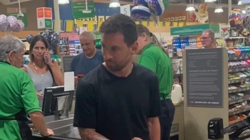 PHOTO: Messi Spotted at a Miami Supermarket