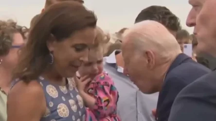 ՏԵՍԱՆՅՈՒԹ. Բայդենը փորձել է «կծել» փոքրիկ աղջկան