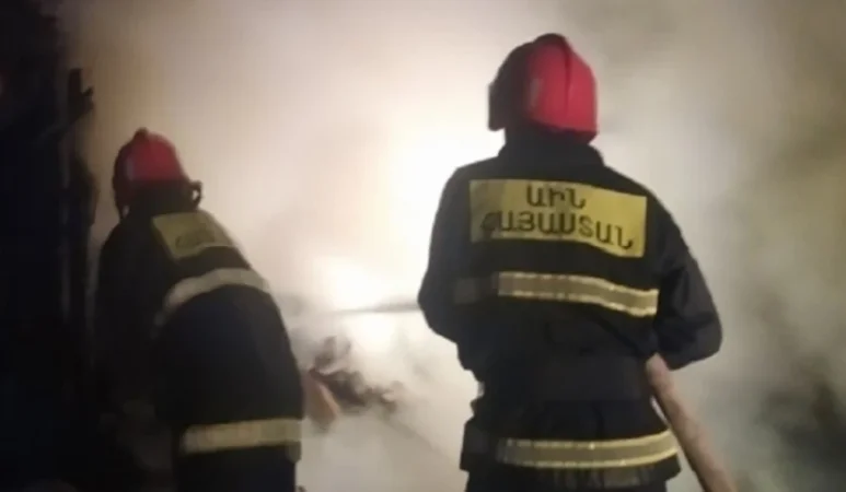 Հրդեհ Երևանի Թումանյան փողոցի շենքերից մեկում. ՆԳՆ ՓԾ