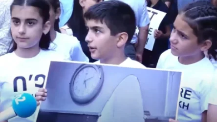 ՏԵՍԱՆՅՈՒԹ․ Նկարի մեջ Արցախում առանց լույսի ու գազի նստած փոքրիկներն են, ովքեր սովորում են