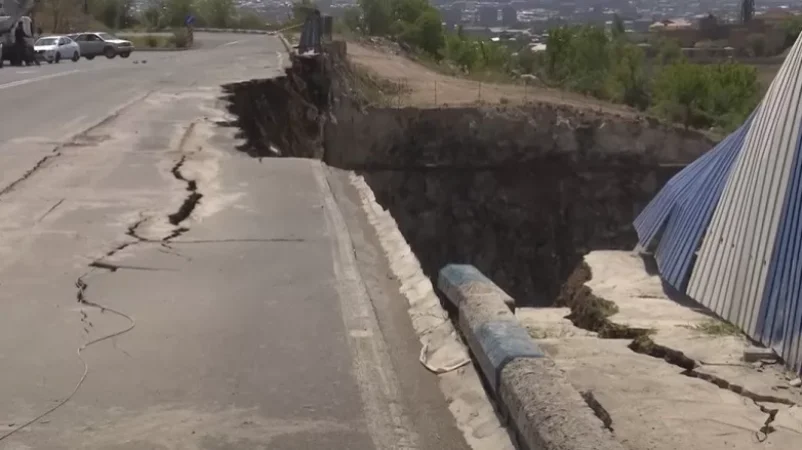 Ծիծեռնակաբերդի խճուղին փլուզած ընկերությունը պետական գնում է շահել