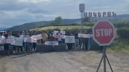 Արցախցիները բետոնե բլոկներով փակել են Ասկերան-Աղդամ ճանապարհը