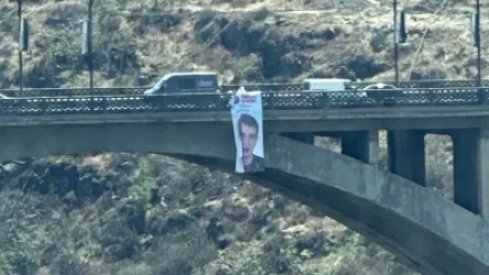 ԼՈՒՍԱՆԿԱՐ․ Կիևյան կամրջից պարզվել է Արցախի հերոս Ռոբերտ Աբաջյանի դիմանկարը