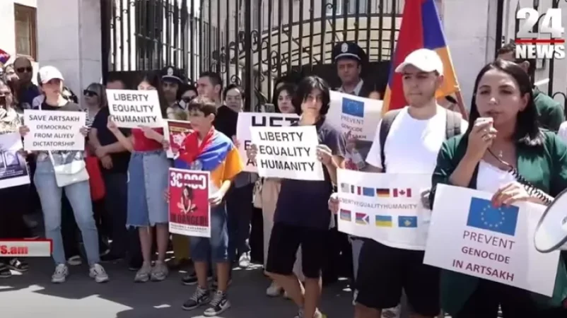 Ինչո՞ւ չեք ուզում մասնակցել ցեղասպանությունից փրկելու գործին․ բողոքի ակցիա՝ ի աջակցություն շրջափակված Արցախի