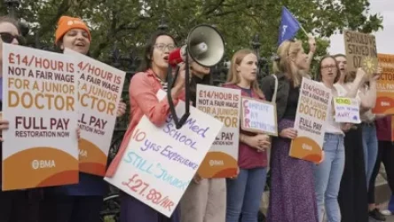 Անգլիայում բժշկները լայնամասշտաբ գործադուլ են սկսել
