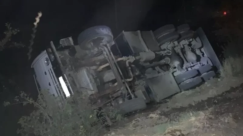 «ԿԱՄԱԶ»-ը կողաշրջվել է և 4 մետր սահել ձորակը