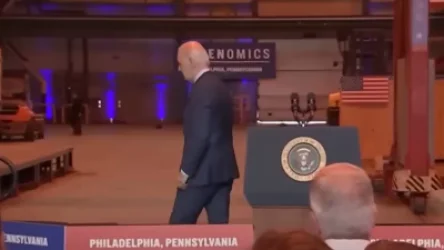 ՏԵՍԱՆՅՈՒԹ․ Բայդենը անմիջապես չի գտնում բեմից ելքը