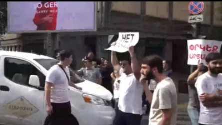 Քաղաքացիները փակեցին  Աբովյան-Թումանյան փողոցների խաչմերուկը