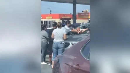 ՏԵՍԱՆՅՈՒԹ․ Ընտանիքի անդամները փոքրիկ երեխային պատահաբար մոռացել են մեքենայի մեջ․ օգնության են հասել անցորդները