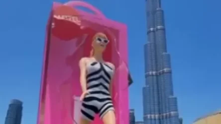 ՏԵՍԱՆՅՈՒԹ. Հսկայական Բարբի տիկնիկը հայտնվել է Դուբայի «Բուրջ Խալիֆայի» կողքին