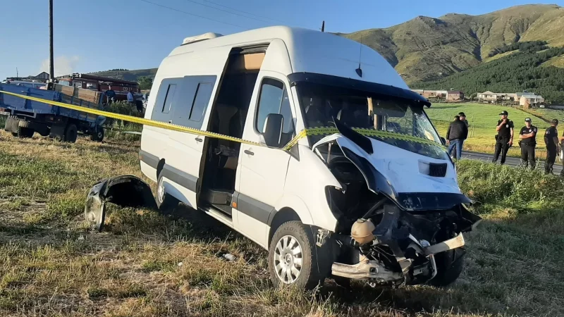 Photos: 17 People Hospitalized After Collision Between Truck and Passenger Vehicle in Tsilkar