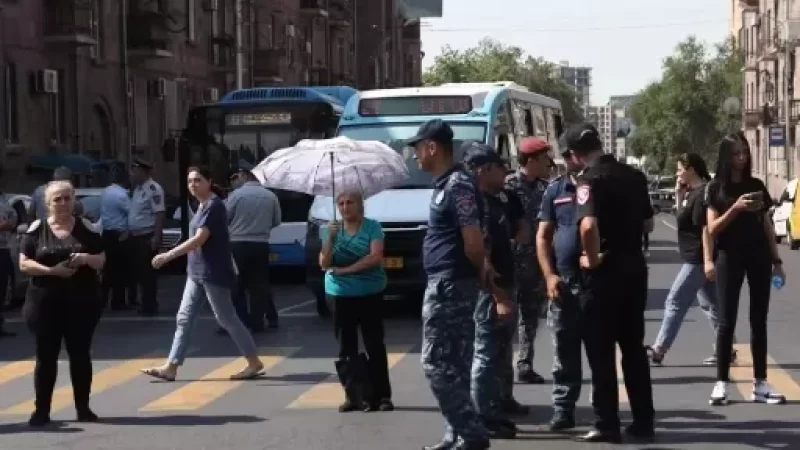 Ի՞նչ են պայմանավորվել անհետ կորած զինծառայողների հարազատները՝ ՆԳՆ ոստիկանապետի տեղակալի հետ․ մանրամասներ