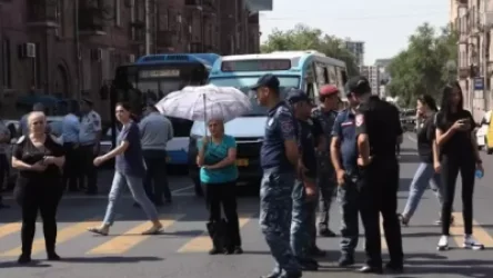 Ի՞նչ են պայմանավորվել անհետ կորած զինծառայողների հարազատները՝ ՆԳՆ ոստիկանապետի տեղակալի հետ․ մանրամասներ