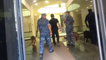 ՏԵՍԱՆՅՈՒԹ. Զարեհ Սինանյանի գրասենյակում զենք-զինամթերք են փնտրում