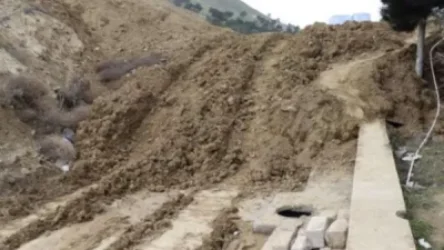 Ականատեսները հայտնել են Բաքվի կենտրոնում տեղի ունեցած սողանքի մասին