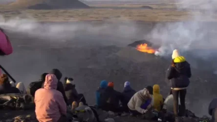 ՏԵՍԱՆՅՈՒԹ. Չնայած  նախազգուշացումներին`  Իսլանդիայում հրաբխի ժայթքումը գրավում է զբոսաշրջիկներին