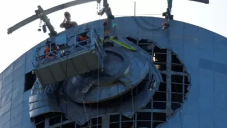 ՏԵՍԱՆՅՈՒԹ. Կիևում ապամոնտաժել են «Մայր հայրենիք» հուշարձանին ամրացված ԽՍՀՄ զինանշանը