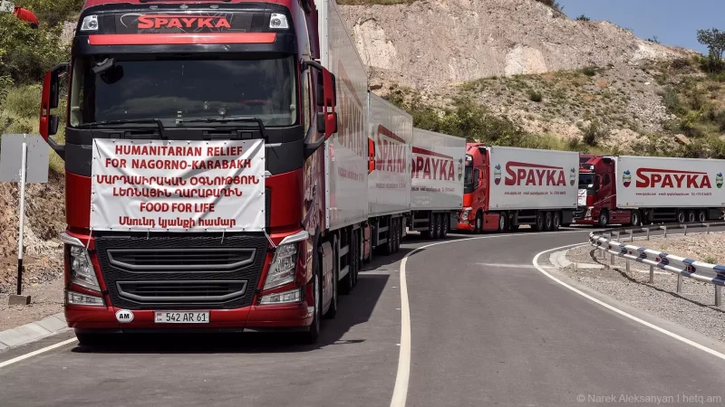 Քաղցրավենիքով բեռնված 2 բեռնատար մեքենա կգնա Կոռնիձոր` միանալու հումանիտար օգնությանը