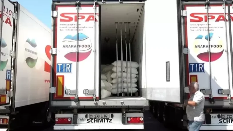 Կոռնիձորում բեռնատարների վարորդներն օրվա ընթացքում գործի են գցում շարժիչները, որ դեղորայքը չփչանա