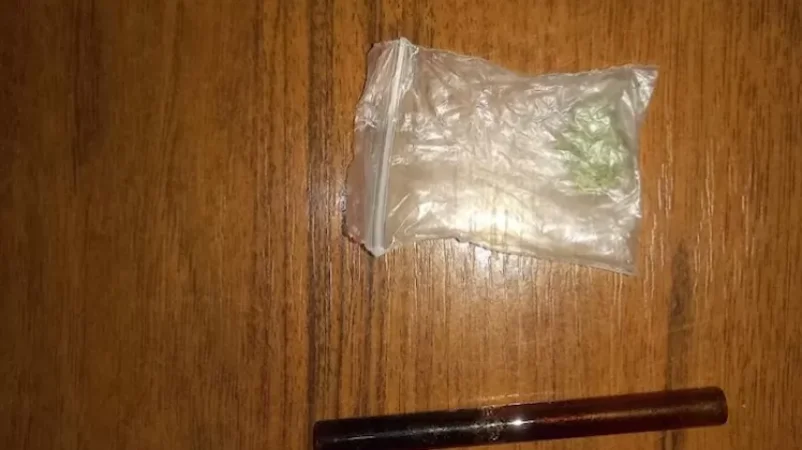 Առանց տեխզննության երթևեկող մեքենայի վարորդի և ուղևորի մոտ, նաև մեքենայում թմրանյութ է հայտնաբերվել