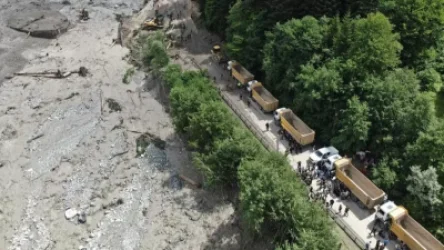 ՏԵՍԱՆՅՈՒԹ․ Վրաստանի Շովի հանգստավայրի մոտ ժամանակավոր ճանապարհներ և կամուրջներ են կառուցում․ նոր մանրամասներ՝ աղետի գոտուց