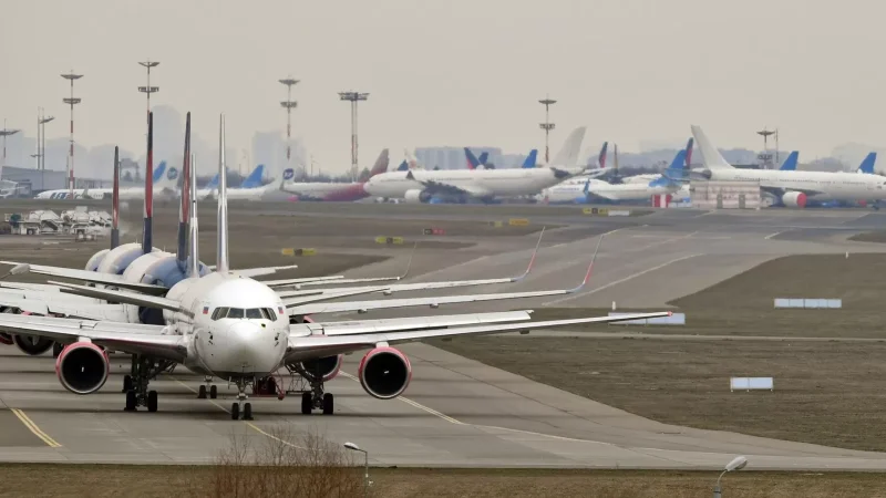 Մոսկովյան օդանավակայանեերում՝ Վնուկովոյում և Դոմոդեդովոյում գիշերը հետաձգվել են տասնյակ չվերթներ