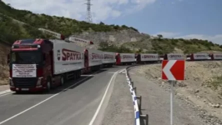 Բեռներով ավտոշարասյունը արդեն 16 օր է` անշարժ կանգնած է Կոռնիձորի սահմանային հատվածում