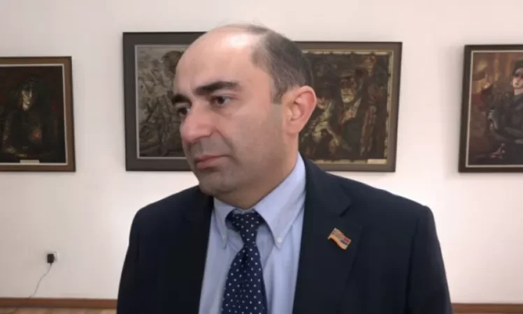 «Վարչապետին հորդորում եմ նախ ազատվել այդ խորհրդականներից». Էդմոն Մարուքյան