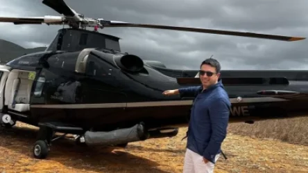 ԼՈՒՍԱՆԿԱՐՆԵՐ. Ո՞ւմ ուղղաթիռի հետ է լուսանկարներ հրապարակել Ալեն Սիմոնյանը