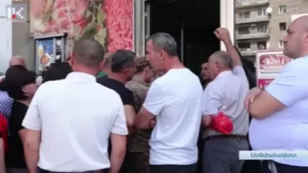 ՏԵՍԱՆՅՈՒԹ․ Ստեփանակերտի վաճառակետերում ամեն ինչը միայն պակասում է, փոխարենը՝ հերթերն են երկարում․ նոր ռեպորտաժ Արցախից