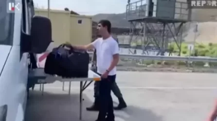 ՏԵՍԱՆՅՈՒԹ․ Ադրբեջանցիները Հայաստան տարհանվողներին ստիպել են իրենց բեռներով ու ոտքով անցնել Հակարիի կամուրջը