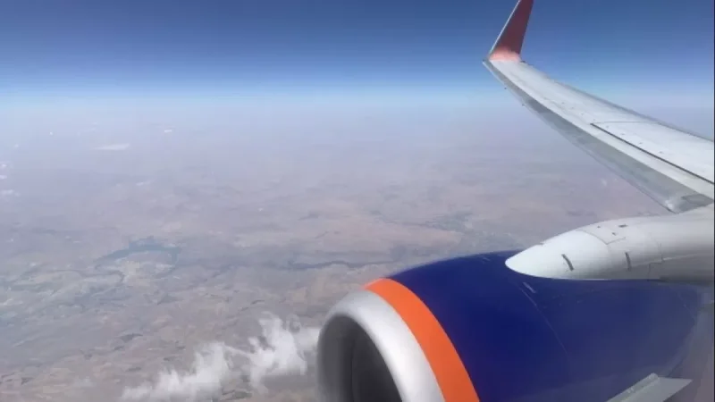 Մոսկվա թռչող ինքնաթիռի շարժիչը խափանվել է․ ինքնաթիռը վթարային վայրէջք է կատարել