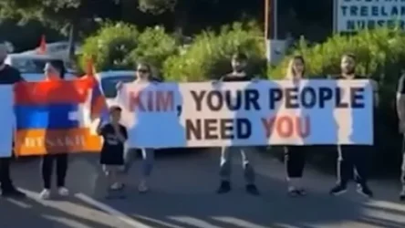«Բայդե՛ն, խոսիր Արցախի մասին, Քի՛մ խոսիր Արցախի մասին»․ բողոքի ակցիա՝ Քիմ Քարդաշյանի տան մոտ