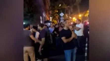 ՏԵՍԱՆՅՈՒԹ. ՌԴ դեսպանատան մոտ հավաքված քաղաքացիները կգիշերեն այնտեղ