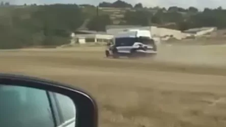 ՏԵՍԱՆՅՈՒԹ․ Քաղաքացիները և պարեկները ստիպված մեքենան վարում են արտերով