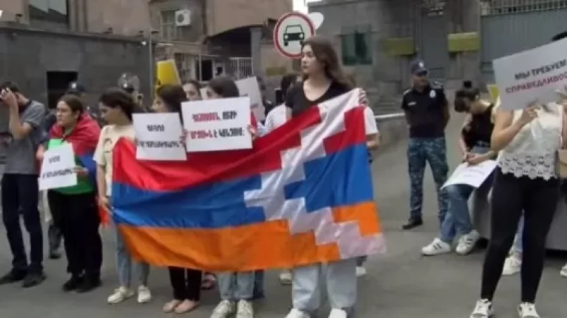 «Ազատությո՛ւն առևանգված հայերին». ակցիա՝ ՌԴ դեսպանատան դիմաց