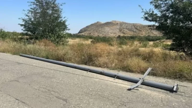 Ադրբեջանցիները էլեկտրահաղորդման գիծ են կառուցում դեպի Ստեփանակերտ տանող ճանապարհին