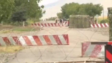 ՏԵՍԱՆՅՈՒԹ․ Ռուս խաղաղապահները փշալարեր ու ցցեր են տեղադրել Ակնա-Ստեփանակերտ ճանապարհին