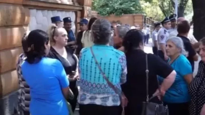 ՀՀ ՊՆ-ն անհետ կորած զինծառայողների ծնողների և պաշտոնյաների քաշքշուկի վերաբերյալ լուրերի մասին