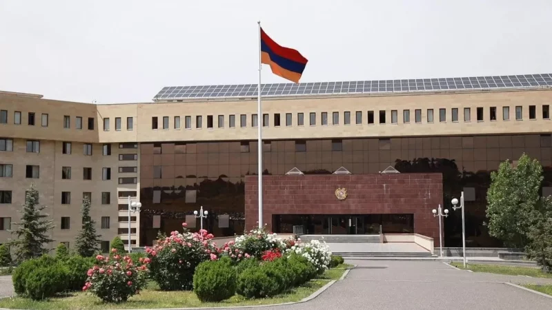 Շենքի ապակիները կոտրելու ենք, եթե ՊՆ նախարարը մեզ չընդունի․ անհետ կորածի ծնող