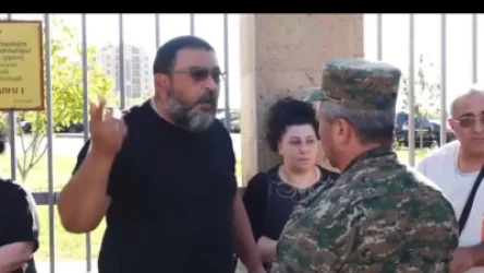 ՏԵՍԱՆՅՈՒԹ. Անհետ կորած զինծառայողների ծնողները բողոքի ակցիա են անում ՊՆ-ի դիմաց. իրավիճակը լարված է
