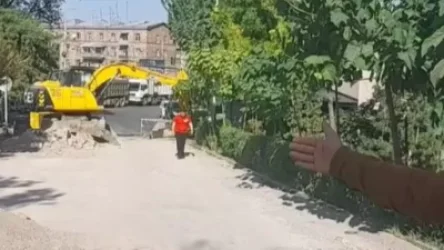 ՏԵՍԱՆՅՈՒԹ․ Էքսկավատորով քանդում են Ծիծեռնակաբերդի հուշահամալիր տանող ճեմուղիները․ ի՞նչ է կատարվում տեղում